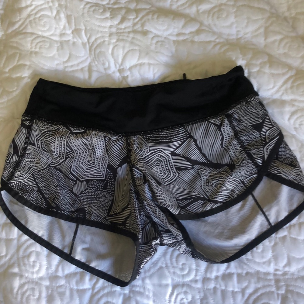 lululemon size 2 shorts